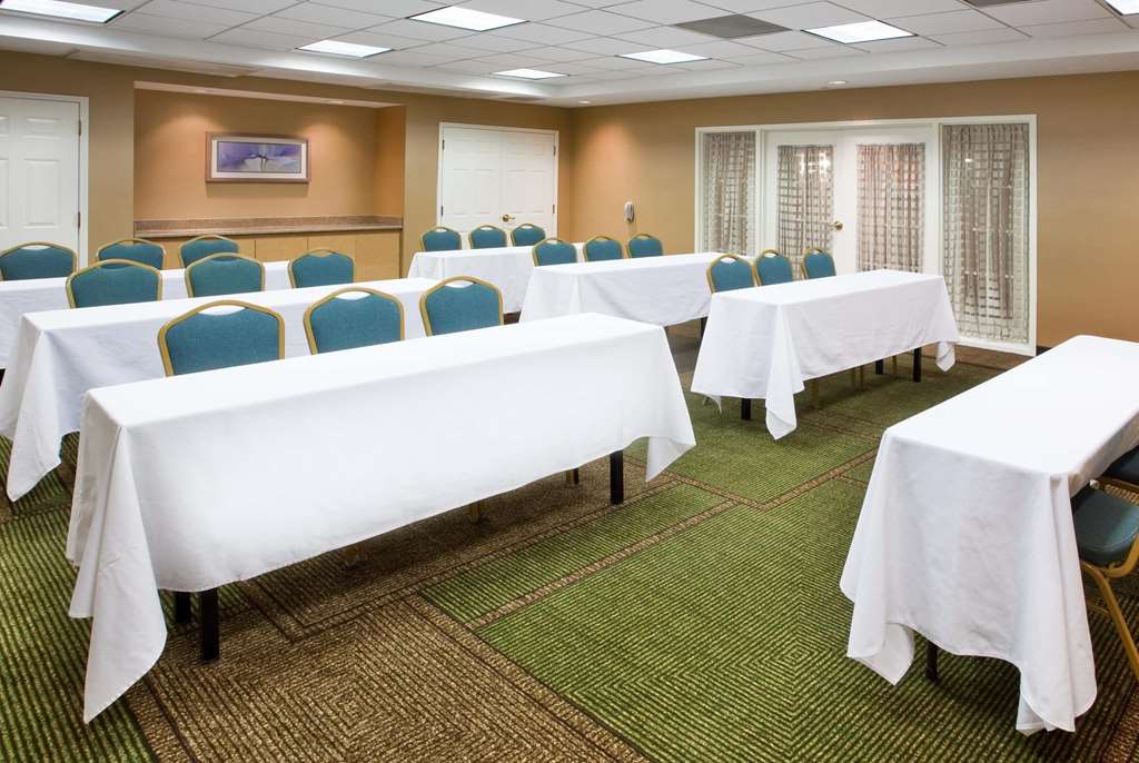 La Quinta by Wyndham Haywood Mall Near Greenville Downtown - photo 36