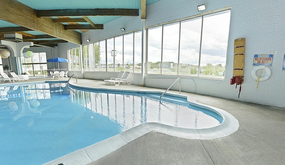 Howard Johnson by Wyndham Benton Harbor St. Joseph - photo 22
