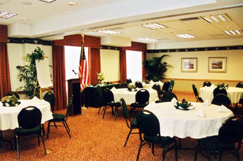 Country Inn & Suites Sanibel Gateway - photo 2