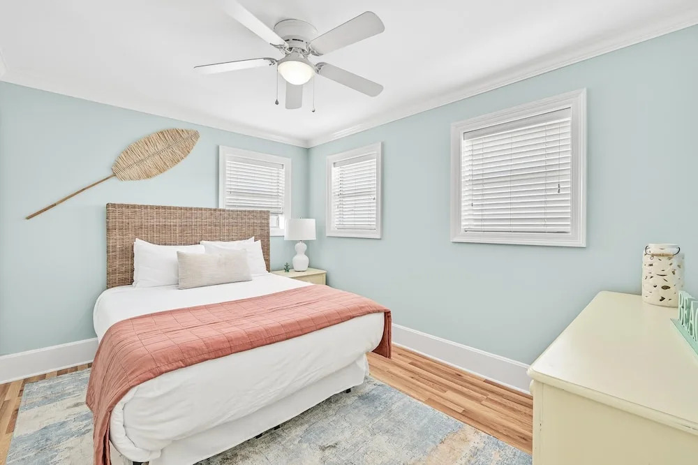 Hook Wine & Sinker - last minute hotel in Destin