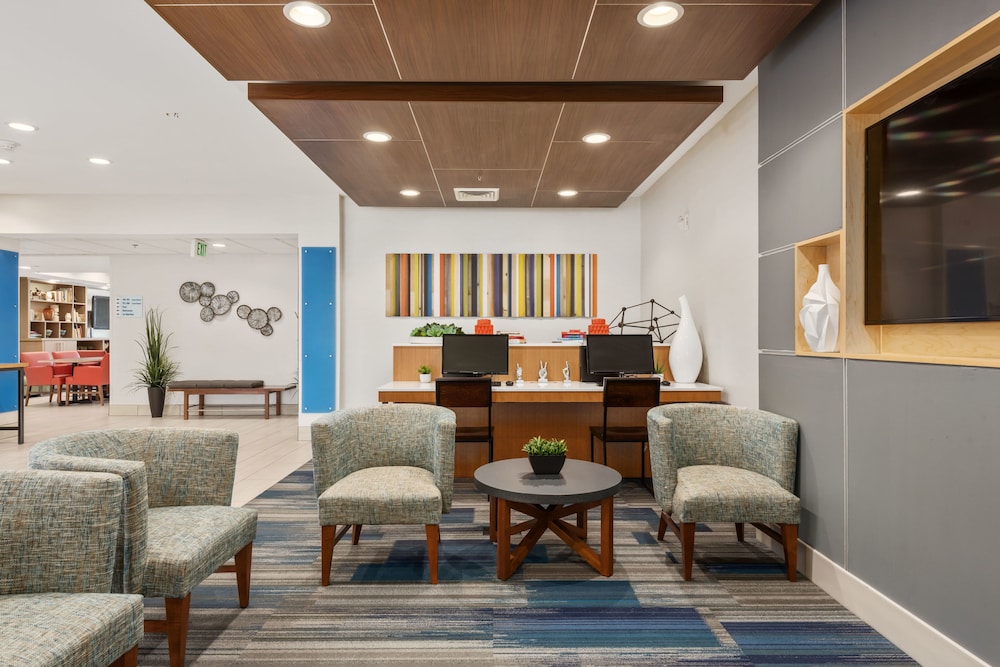 Holiday Inn Express Hotel and Suites West Valley an IHG Hotel - photo 2