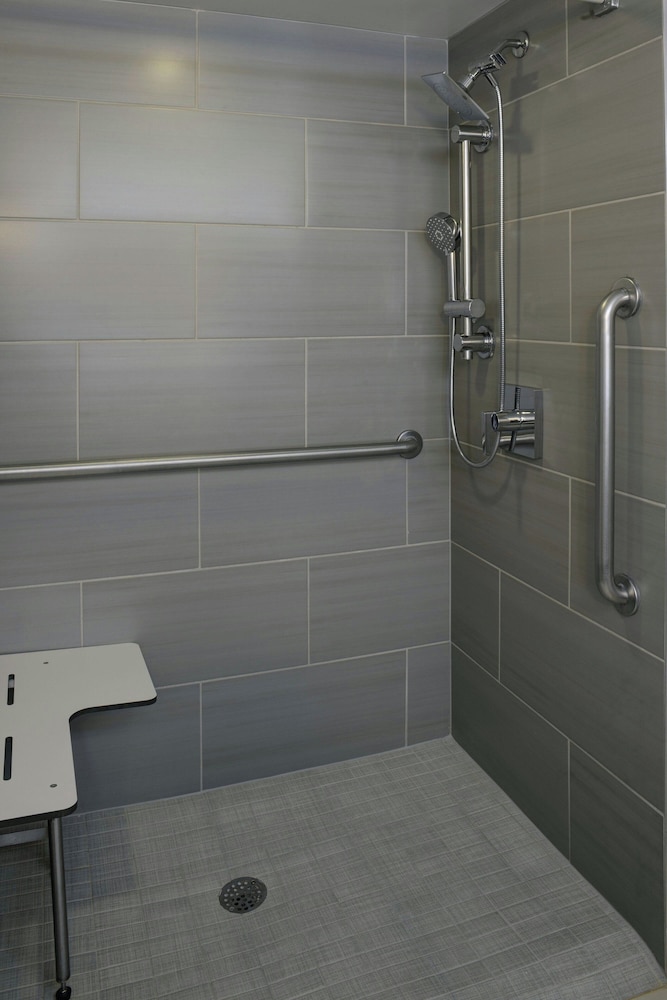 Marriott East Lansing at University Place - photo 22