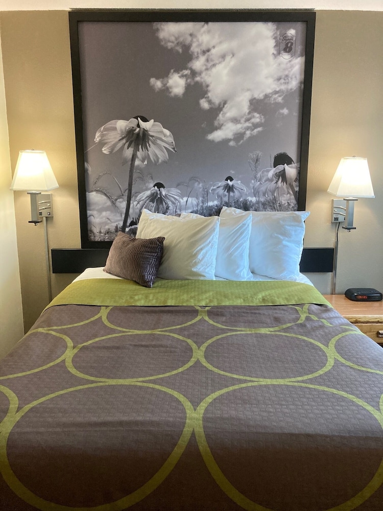 Super 8 by Wyndham Chisago City - photo 5