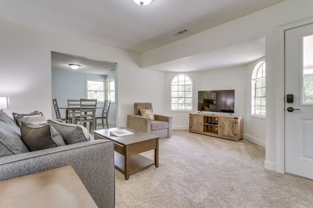 Blairsville Beauty Near Hiking Trails & Vineyards in Blairsville, United States