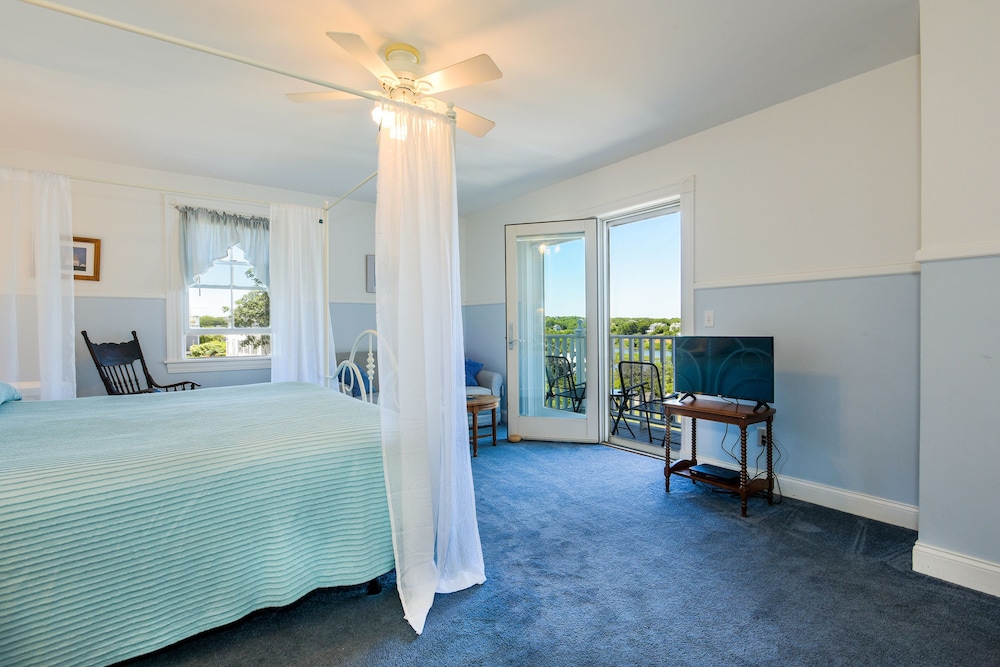 Payne's Harbor View Inn - photo 33