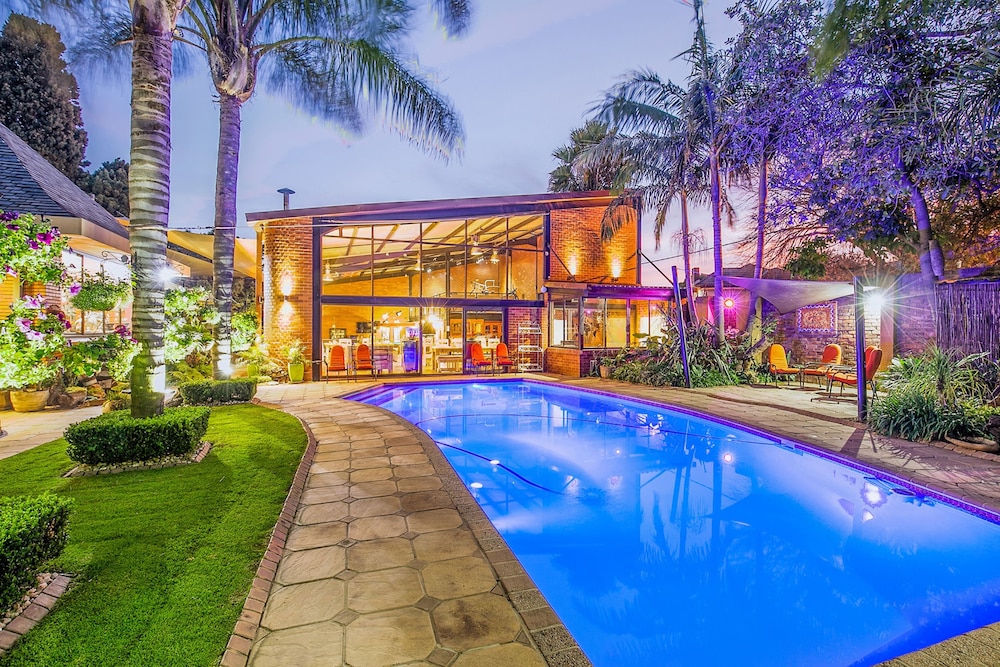 Sunrock Guesthouse — 4-Star Luxury Hotel in Johannesburg, South Africa