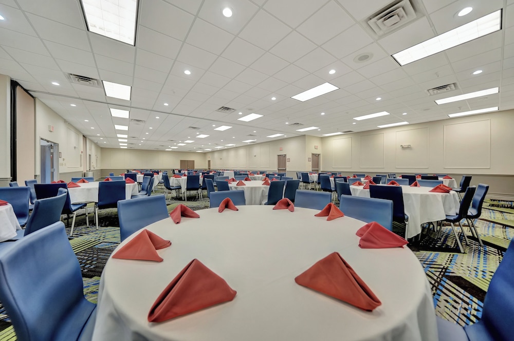 Holiday Inn Express Hotel & Suites Beatrice by IHG - photo 139
