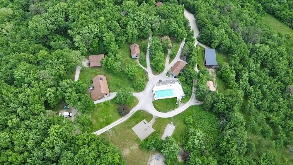 Sas Floramy Le Village Enchanteur in Montignac, France