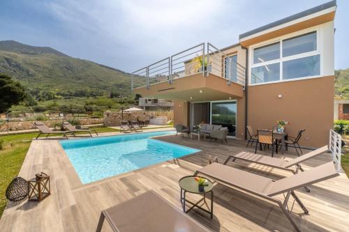 Villa Soho — 4-Star Luxury Hotel in Castellammare Del Golfo, Italy