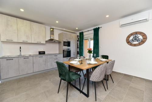 Apartment Dora — 4-Star Luxury Hotel in Zadar, Croatia