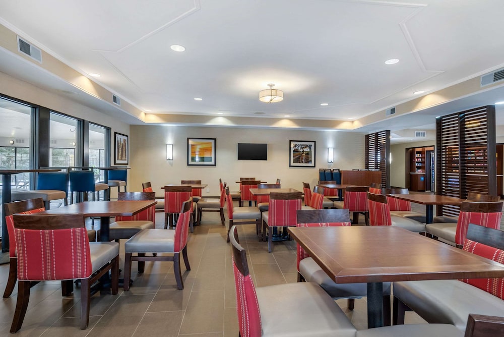 Comfort Suites Lafayette University Area - photo 37