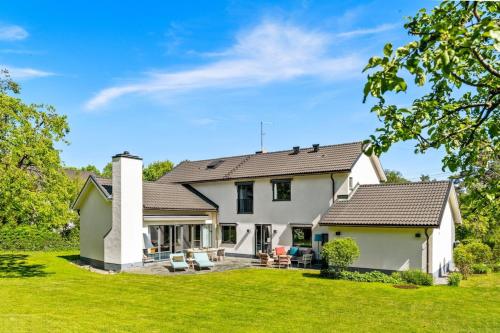 Luxurious family villa in a unique location — 4-Star Luxury Hotel in Djursholm, Sweden