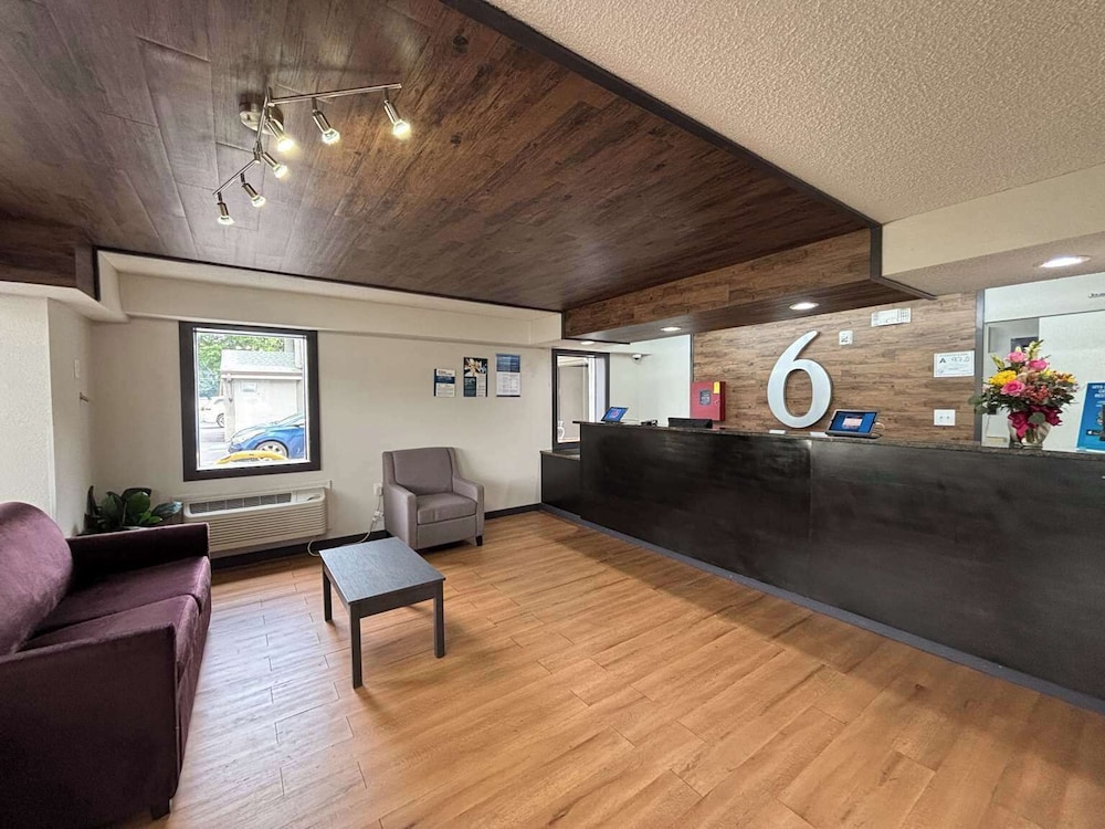Studio 6 Suites Charlotte NC Northlake - photo 3