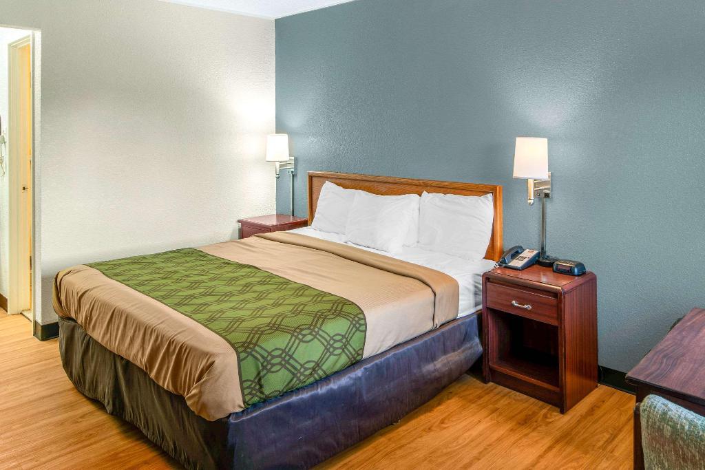 Econo Lodge Inn & Suites Spokane - photo 6