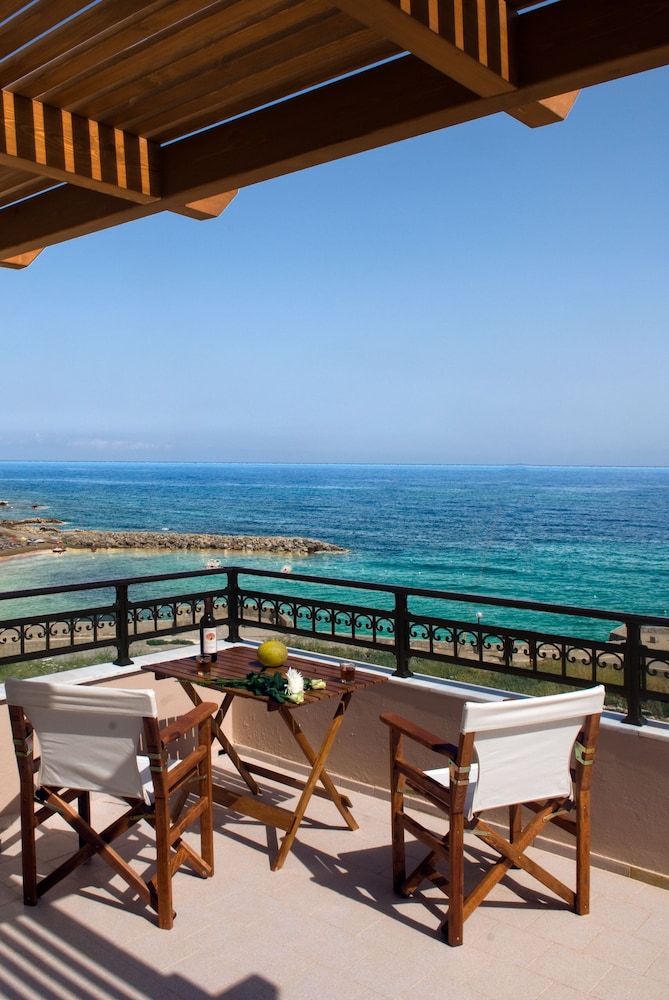 Christina Apartments — 4-Star Luxury Hotel in Panormos, Greece