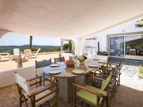 Beautiful Loule Villa Villa Quinta Tropical Private Pool Air Conditioning — 4-Star Luxury Hotel in Loule, Portugal