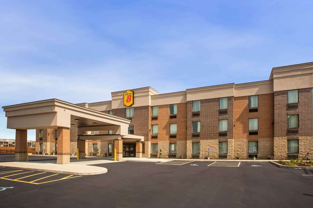 Super 8 by Wyndham St. Louis North - featured photo
