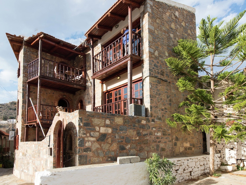 Traditional Apartment in Elounda — 4-Star Luxury Hotel in Elounda, Greece