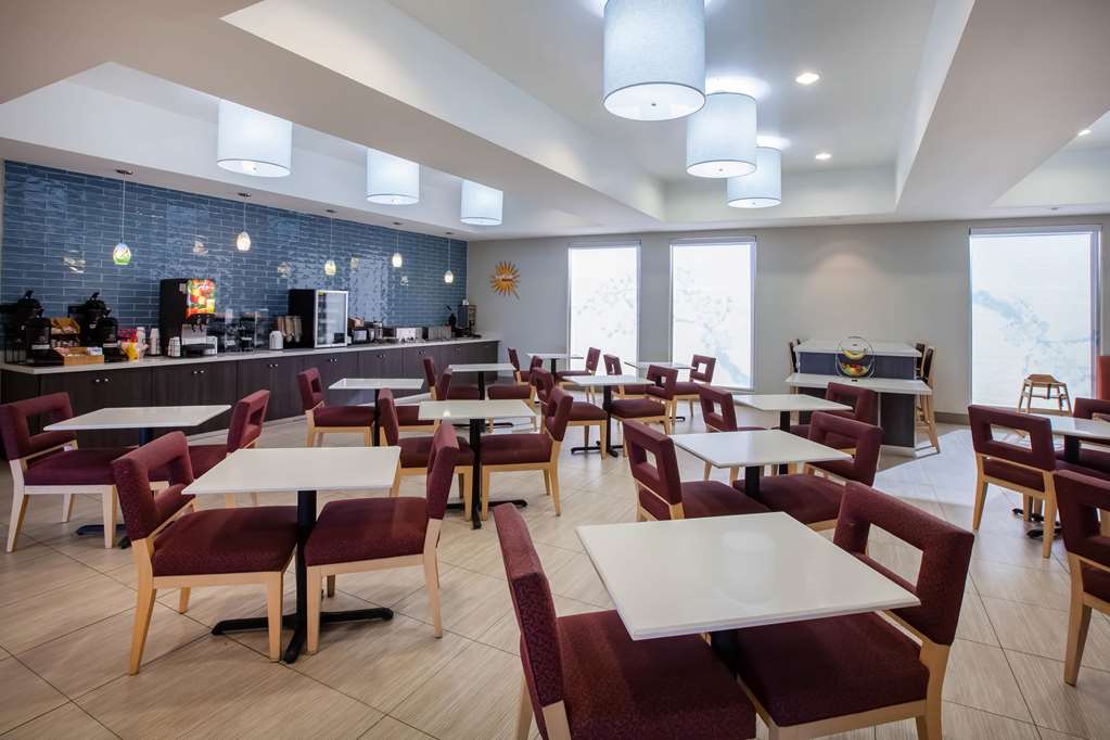 La Quinta Inn & Suites by Wyndham Odessa North - photo 27