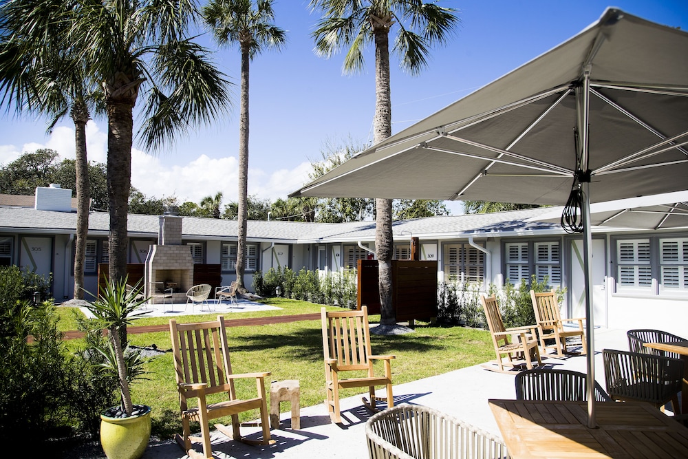 The Hotel Palms Courtyard - photo 60
