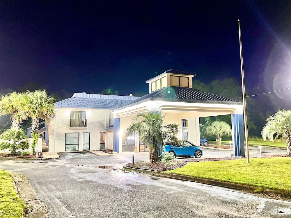 Bayou Inn & Suites - photo 17