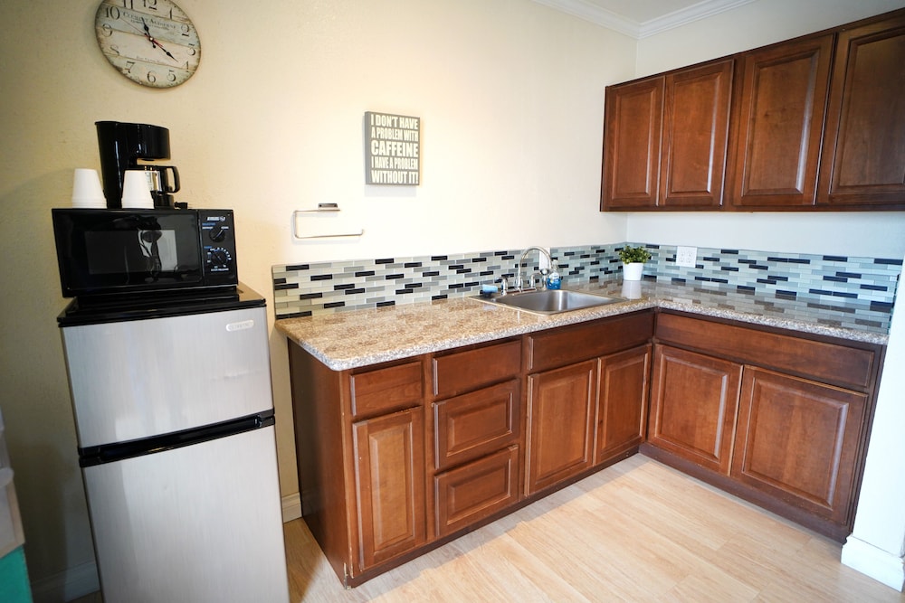 Anaheim Executive Inn & Suites - photo 54
