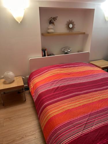 Studio Au Calme Dans Jardin a 30min de Paris Avec Nouvelle Literie in Chatou, France