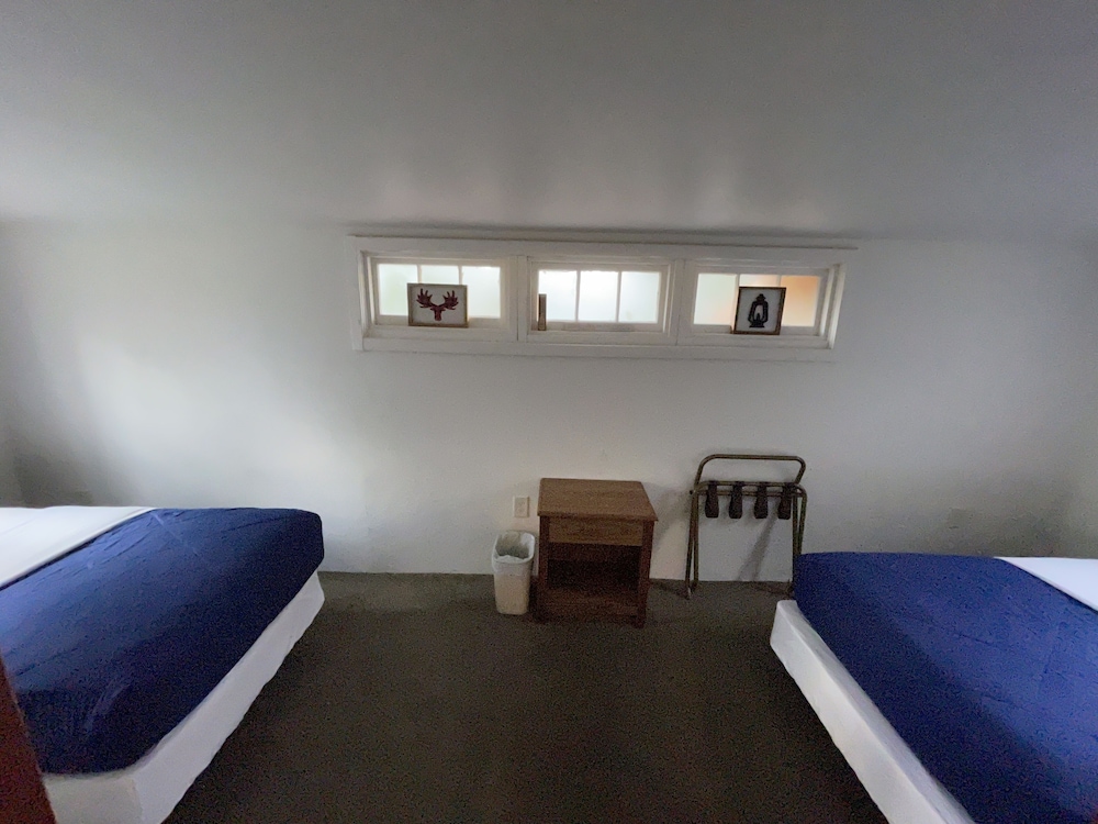 Hanging Horn Lakeside Resort - photo 12