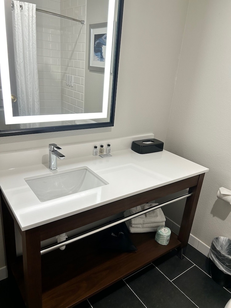 Four Points by Sheraton Bedford Manchester Airport - photo 56