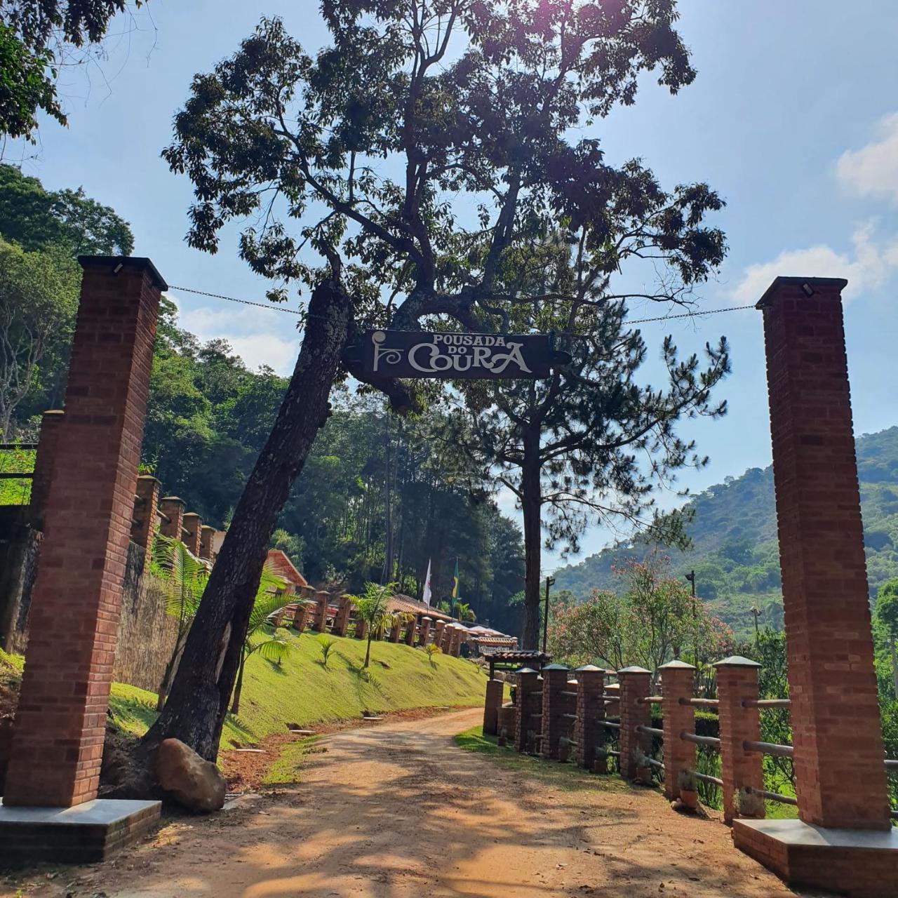 Pousada Do Coura — hotel in Piracanjuba