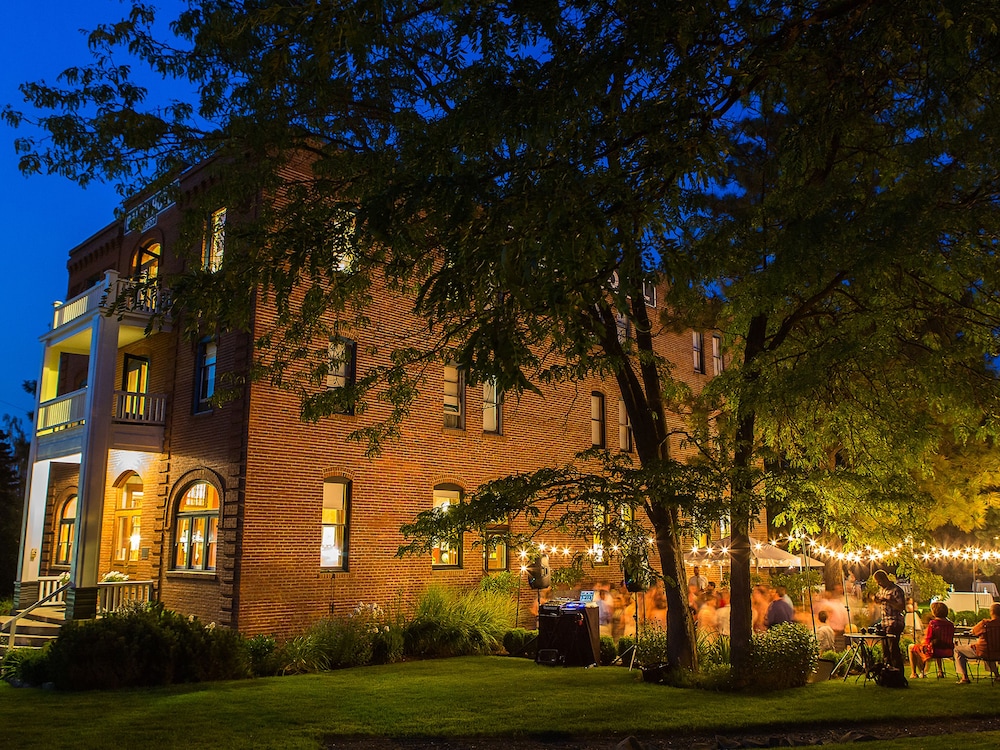 Balch Hotel - carbon neutral hotel in Hood River
