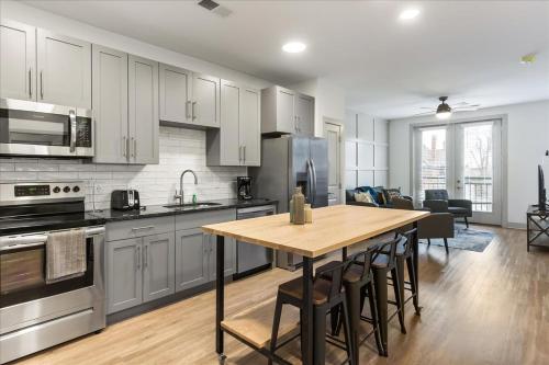 2 Stylish apartments near shops and entertainment — 4-Star Luxury Hotel in Cincinnati, United States