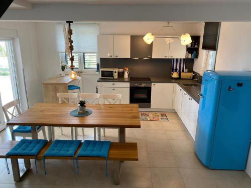 Apartment Tina — 4-Star Luxury Hotel in None, Croatia