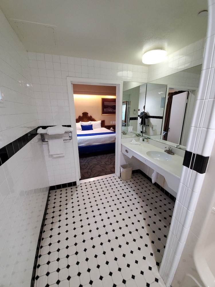 Colony Inn - photo 36
