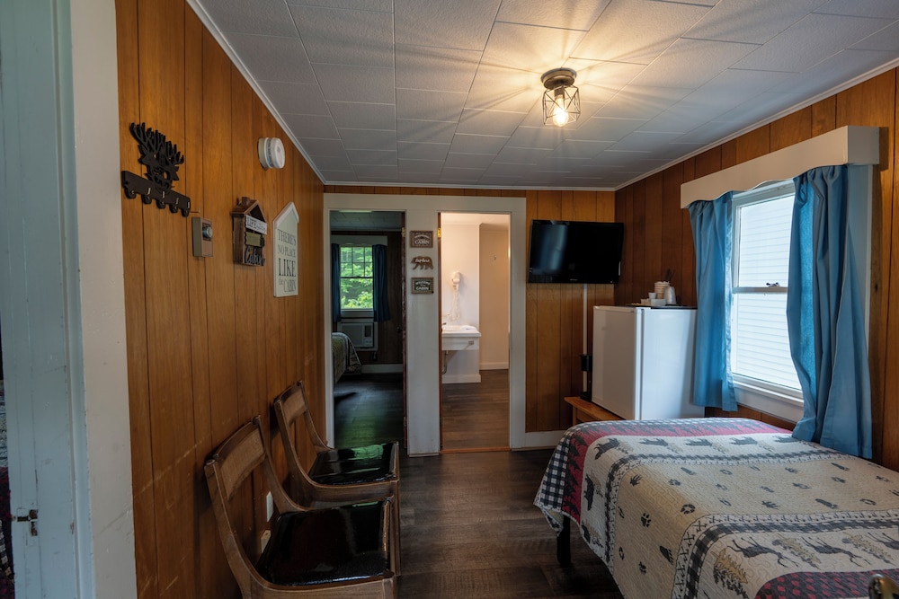 Mount Coolidge Motel - photo 35