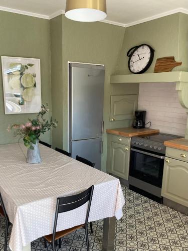 Aux Petits Bonheurs - last minute hotel in Unknown City