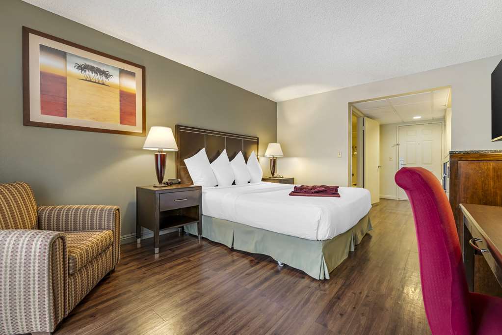 Best Western Plus Palm Desert Resort - photo 35