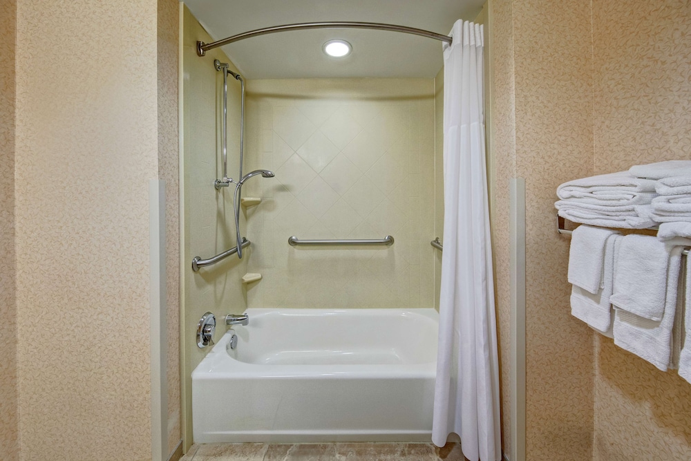 Hampton Inn Cambridge - photo 27