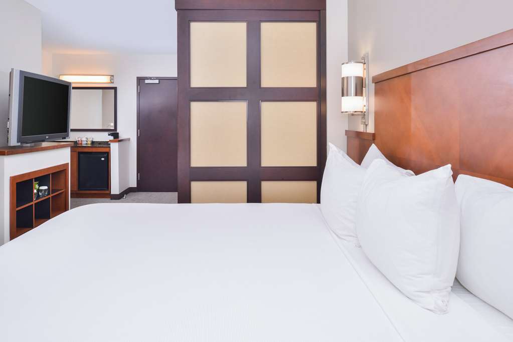 Hyatt Place Chesapeake Greenbrier - photo 39