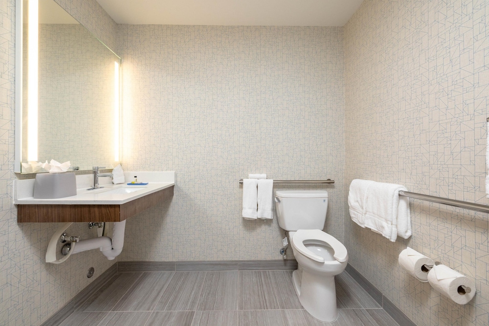 Holiday Inn Express & Suites San Jose Silicon Valley - photo 45