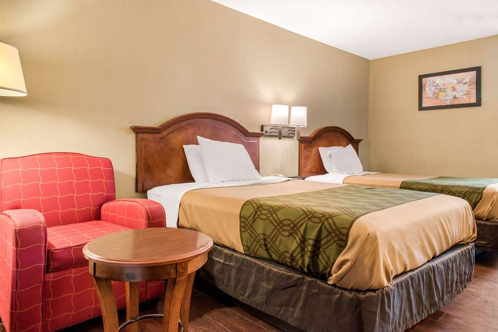 Econo Lodge Holland Toledo - photo 14