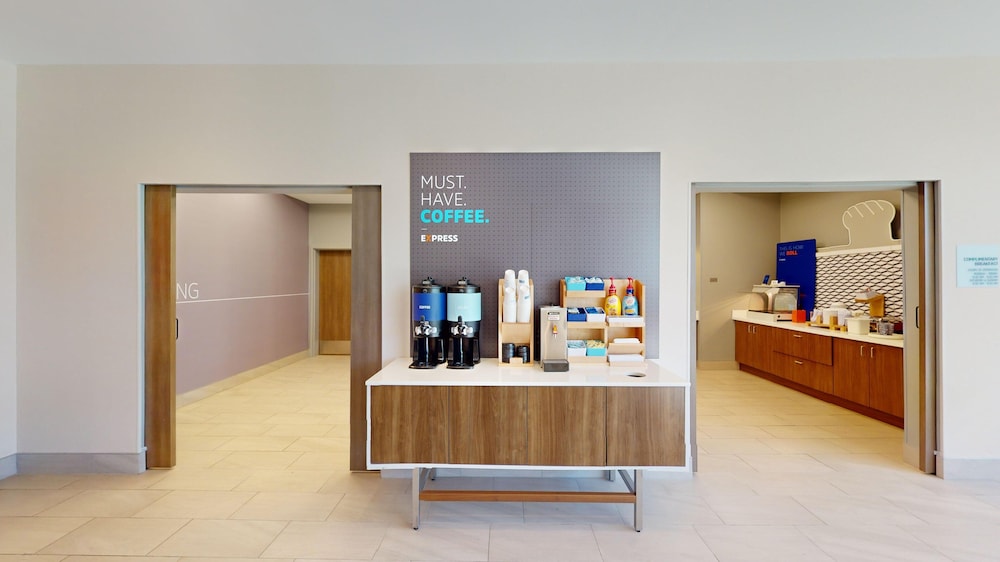Holiday Inn Express & Suites Chicago Schaumburg an IHG Hotel - photo 48