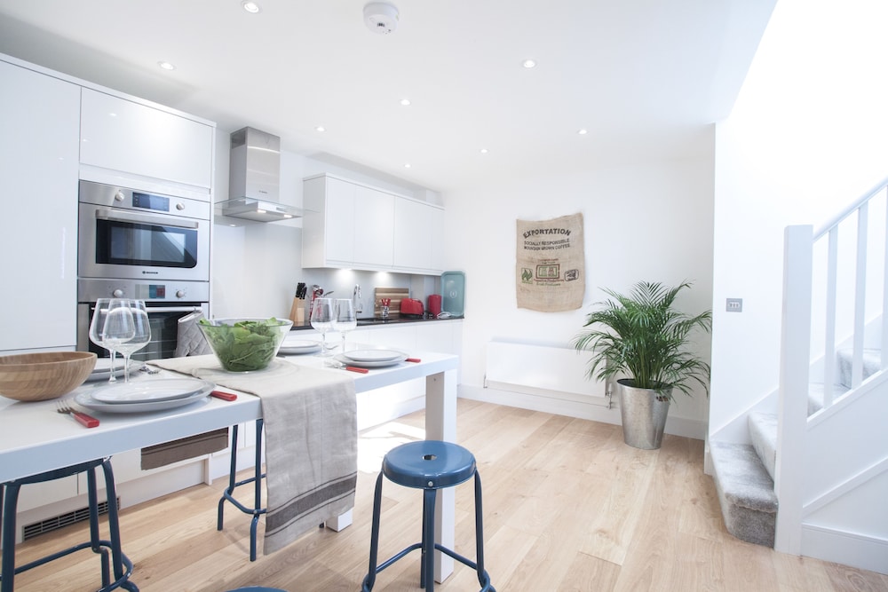 Greyhound Residences by Allô Housing — 4-Star Luxury Hotel in London, United Kingdom