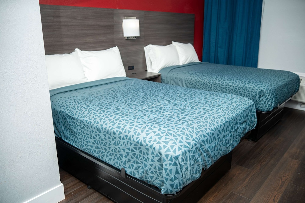 Econo Lodge Clarks Summit Scranton - photo 6