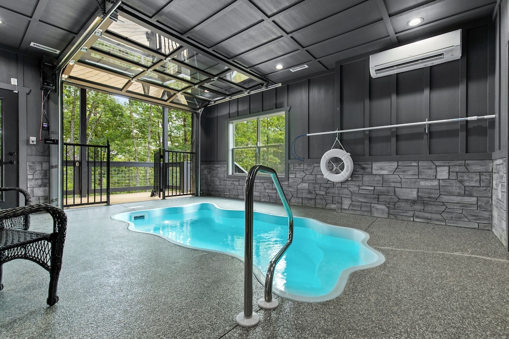 Tequila Splash by Smoky Cove Resort — 4-Star Luxury Hotel in Sevierville, United States