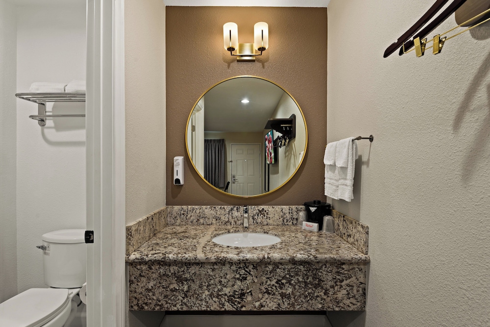 Red Roof Inn Carson Wilmington CA - photo 26