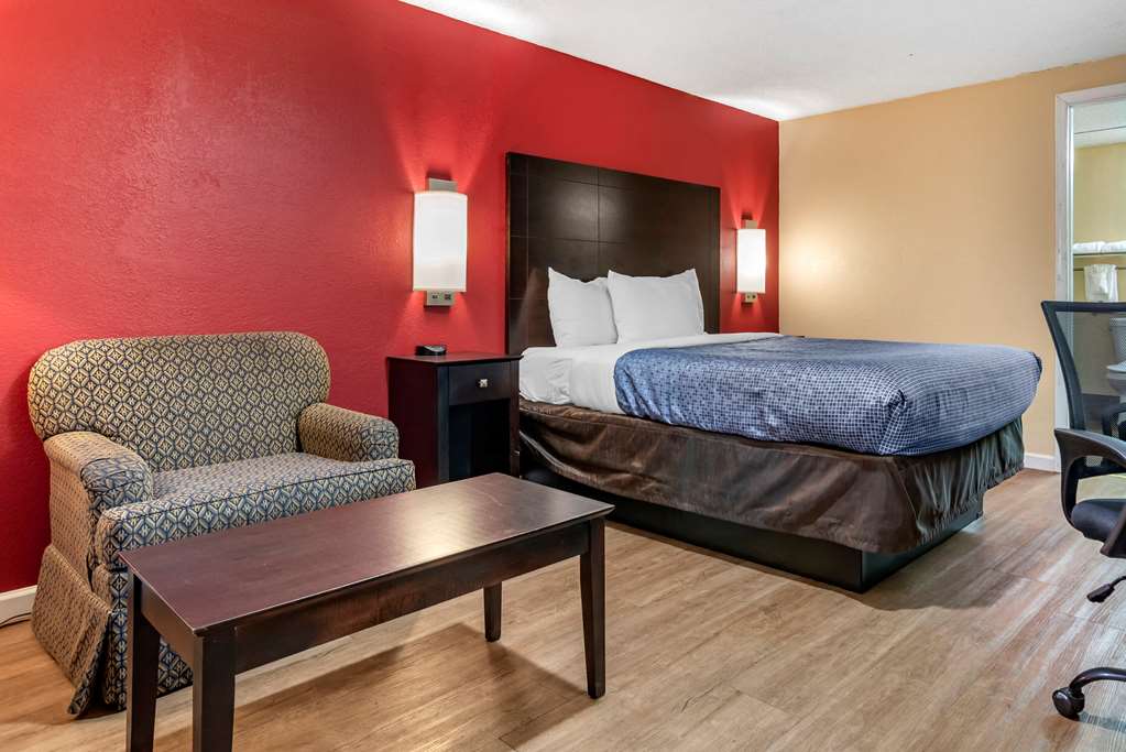 Econo Lodge Oxford near Choccolocco Park - photo 14