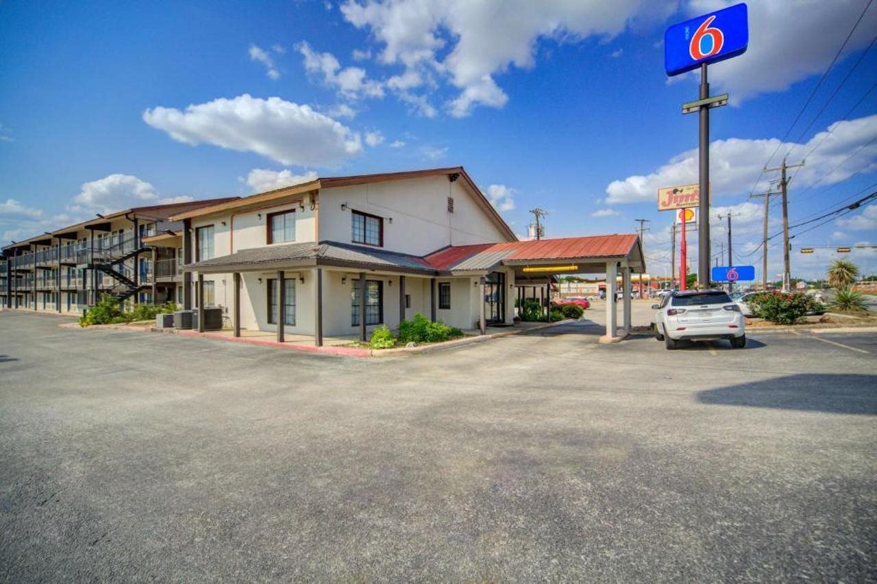 Motel 6 San Antonio TX I 35 North Corridor - photo 2