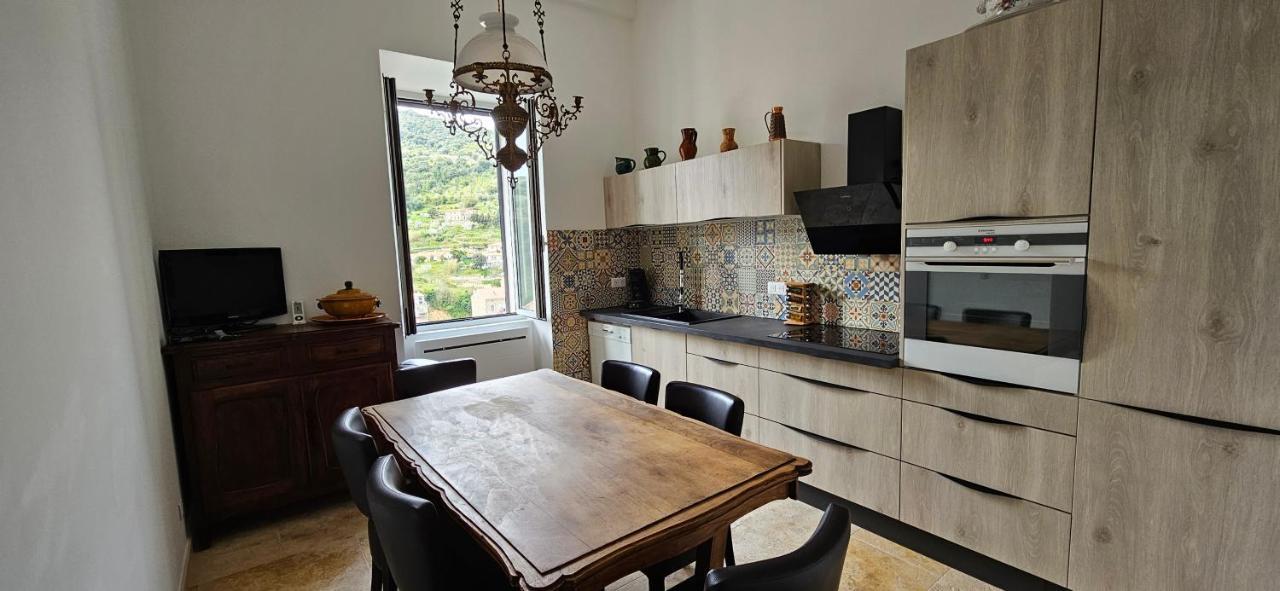 Bel & Ancien Appartement T3 Renove Dans Sartene — 4-Star Luxury Hotel in Sartene, France