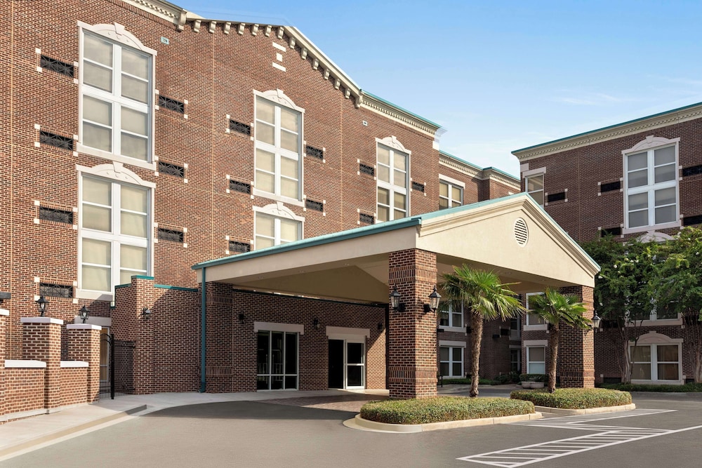 Hampton Inn Columbia Downtown Historic District - photo 33